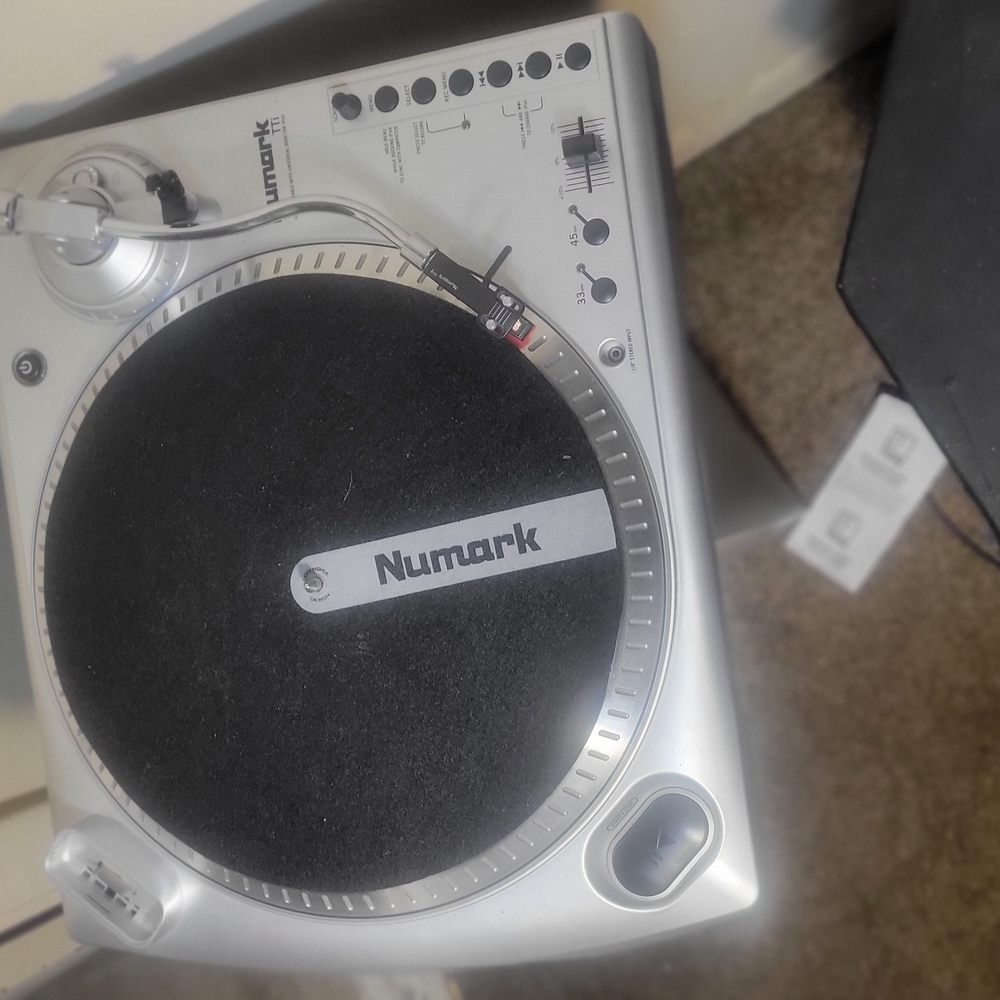 NUMARK USB TTi Turntable W Port For IPOD .NEEDS NEEDLE EXCELLENNT COND.